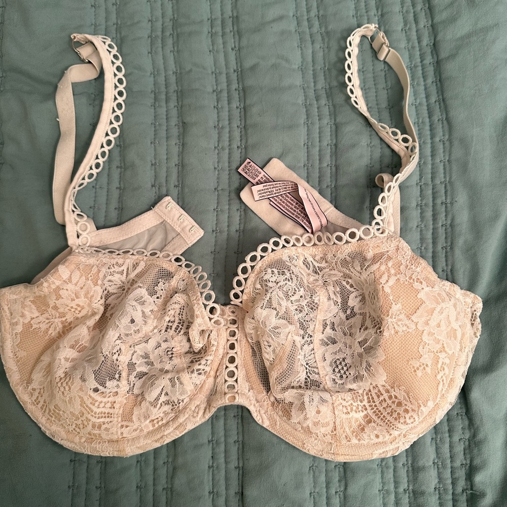 Victoria secret 36DDD bra